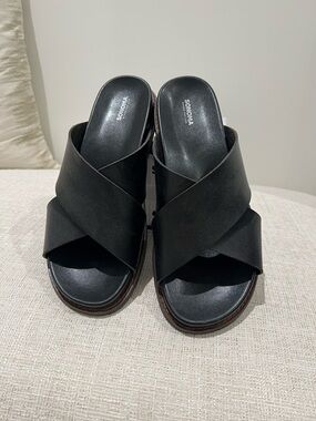Black casual sandals